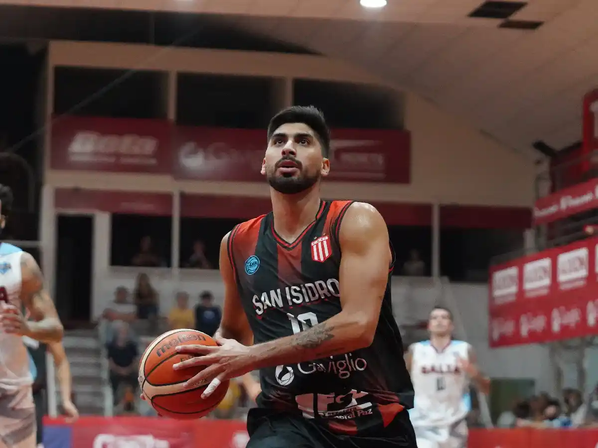 Sale nuevamente a la cancha