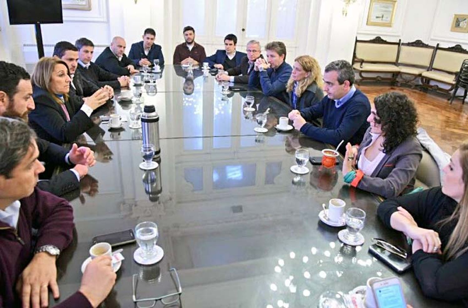 Tras la ola de balaceras, Fein se reunió con concejales de todos los bloques políticos