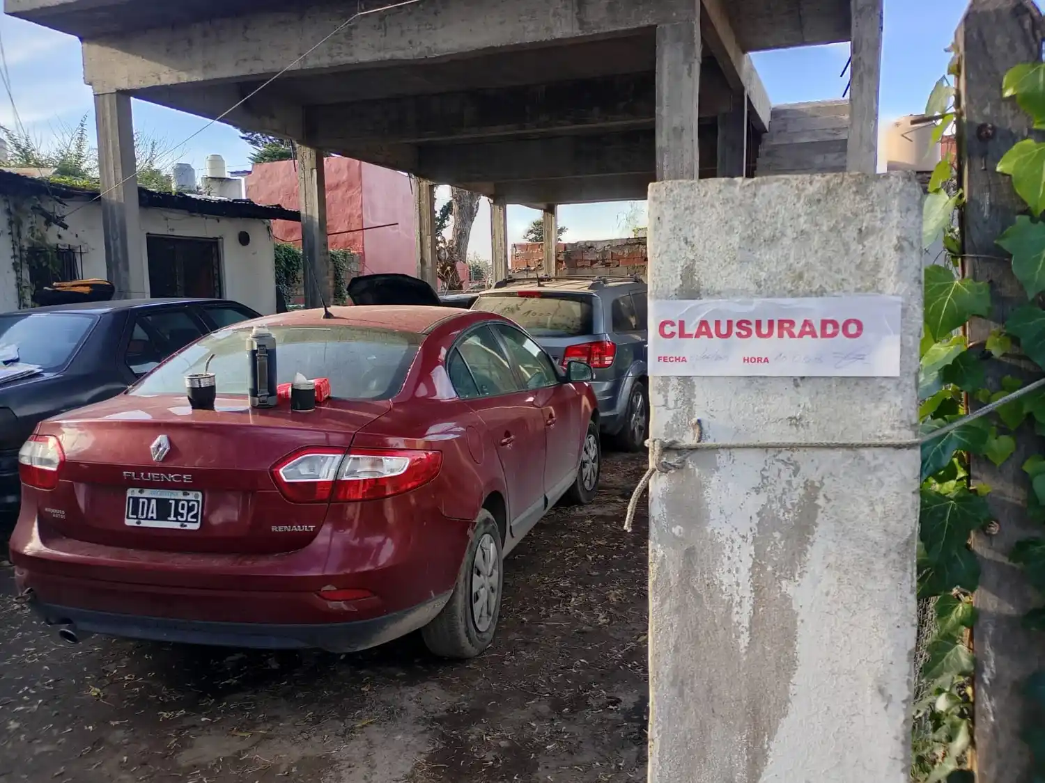Los elementos incautados fueron: un techo cortado, dos puertas traseras de una Fiorino, un cristal sin numeración y un capot