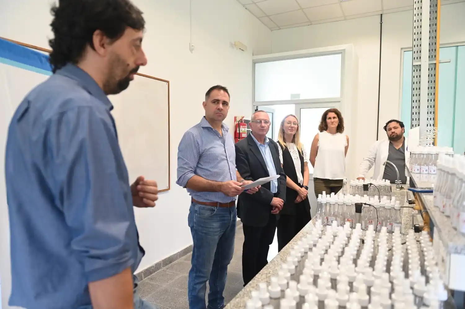 Presentaron el primer lote de repelentes para mosquitos hecho por la Facultad de Bromatología