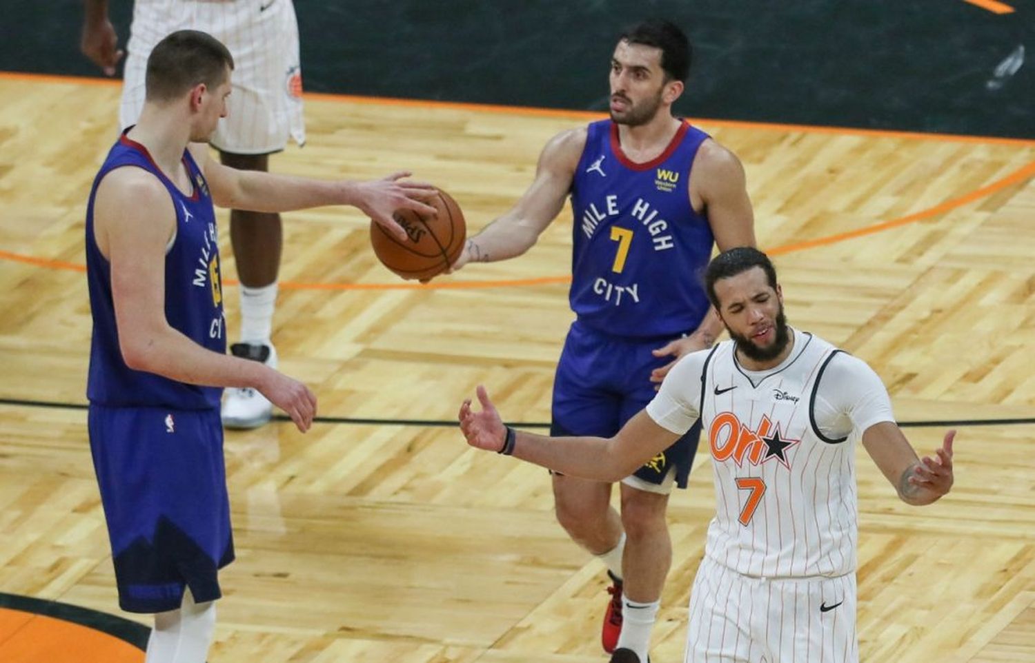 Denver, con Campazzo, superó a Orlando Magic
