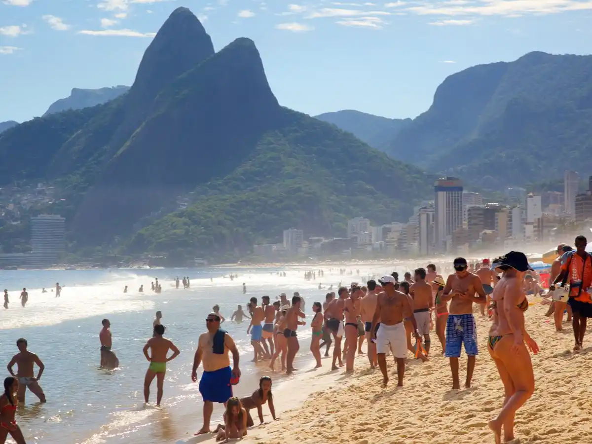 El Gobierno informó a líneas aéreas que Brasil no exige vacunación por fiebre amarilla