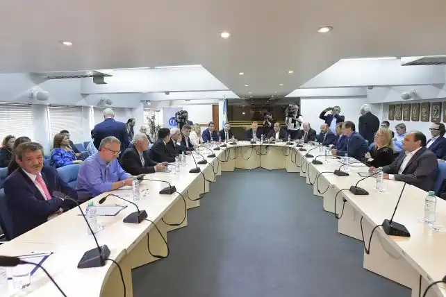 Lifschitz sorprendió al sumarse a la reunión de gobernadores del PJ