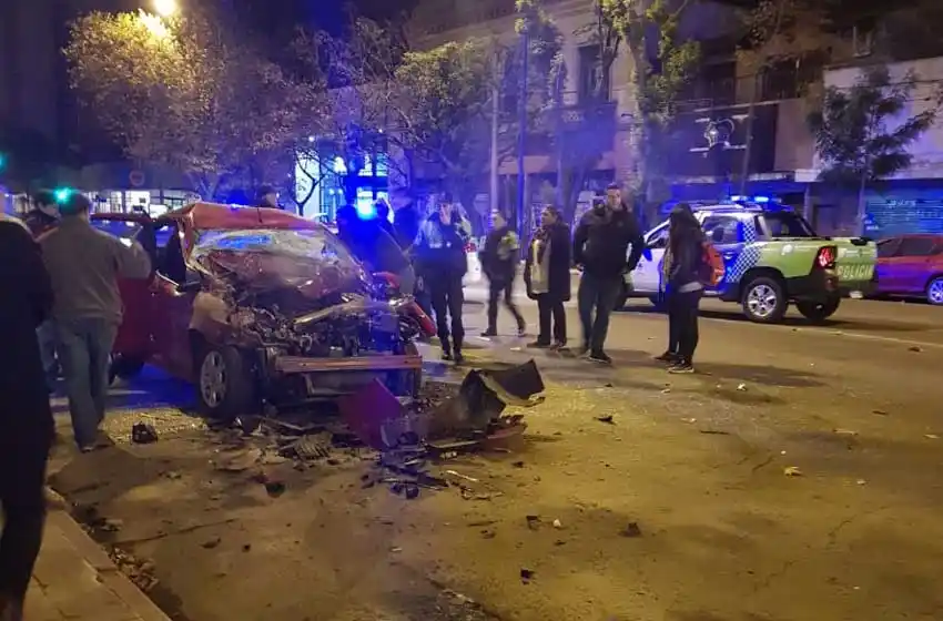 Un hombre resultó herido tras un fuerte choque contra un colectivo