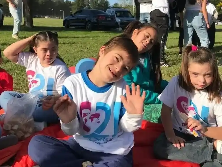 La caravana de Incluir T21 se realiza este lunes tras la suspensión del sábado