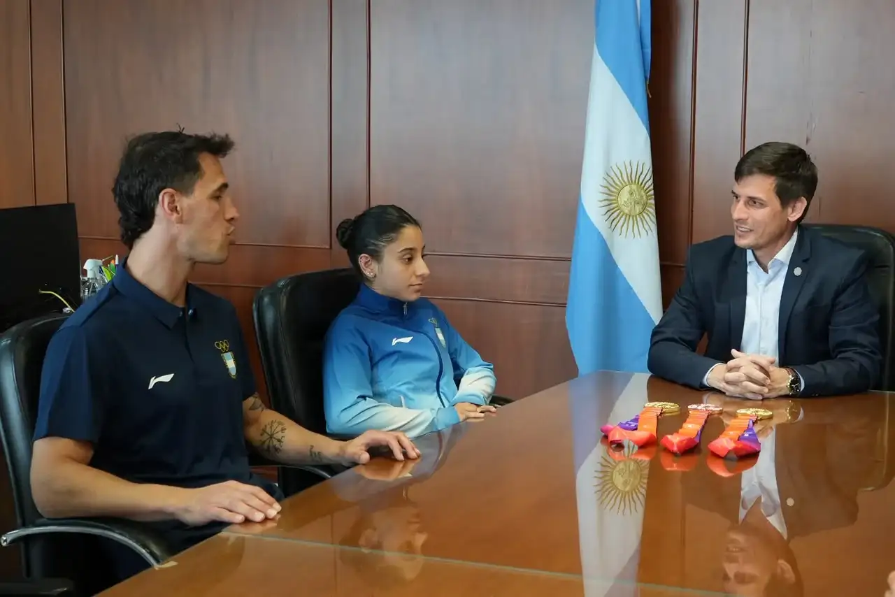 Viotti recibió a la gimnasta rafaelina Emilia Acosta tras su histórico desempeño en los Juegos Suramericanos - 1
