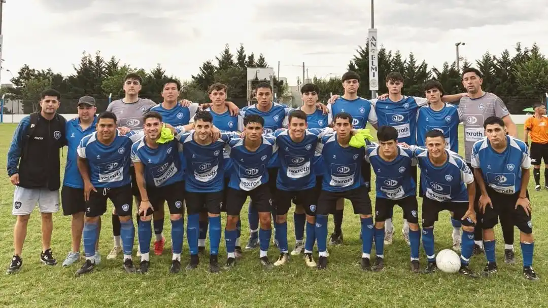 Antártida juega enfrenta a El Trébol