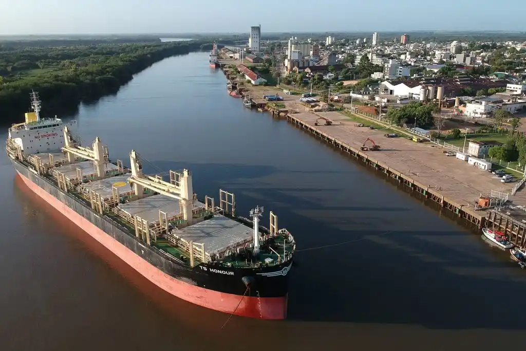 "No vamos a aceptar una Hidrovía sin controles del Estado"