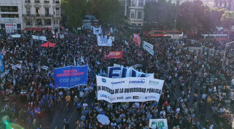 La decisión de parar fue aprobada por los gremios nucleados en la CONADU durante un plenario de secretarios generales realizado hoy.
