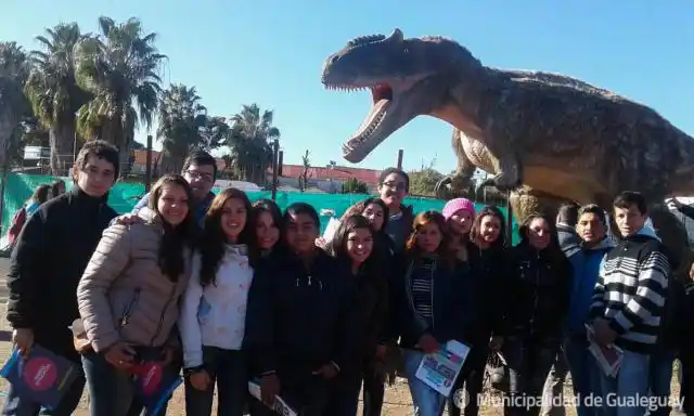 Jóvenes de Puerto Ruiz y de ASDGguay viajaron a “Tecnópolis Federal Paraná 2017”