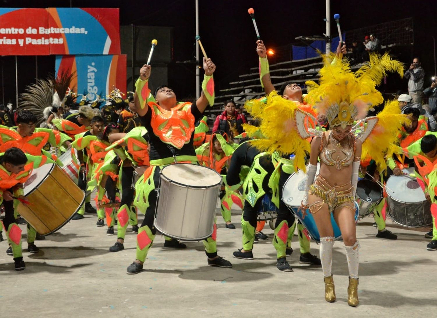 Miles de artistas de las batucadas participan de esta importante fiesta.