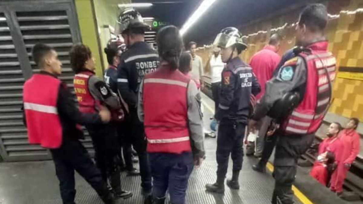 TRAGEDIA EN EL METRO DE CARACAS: una persona pierde la vida al caer a los rieles #13Sep