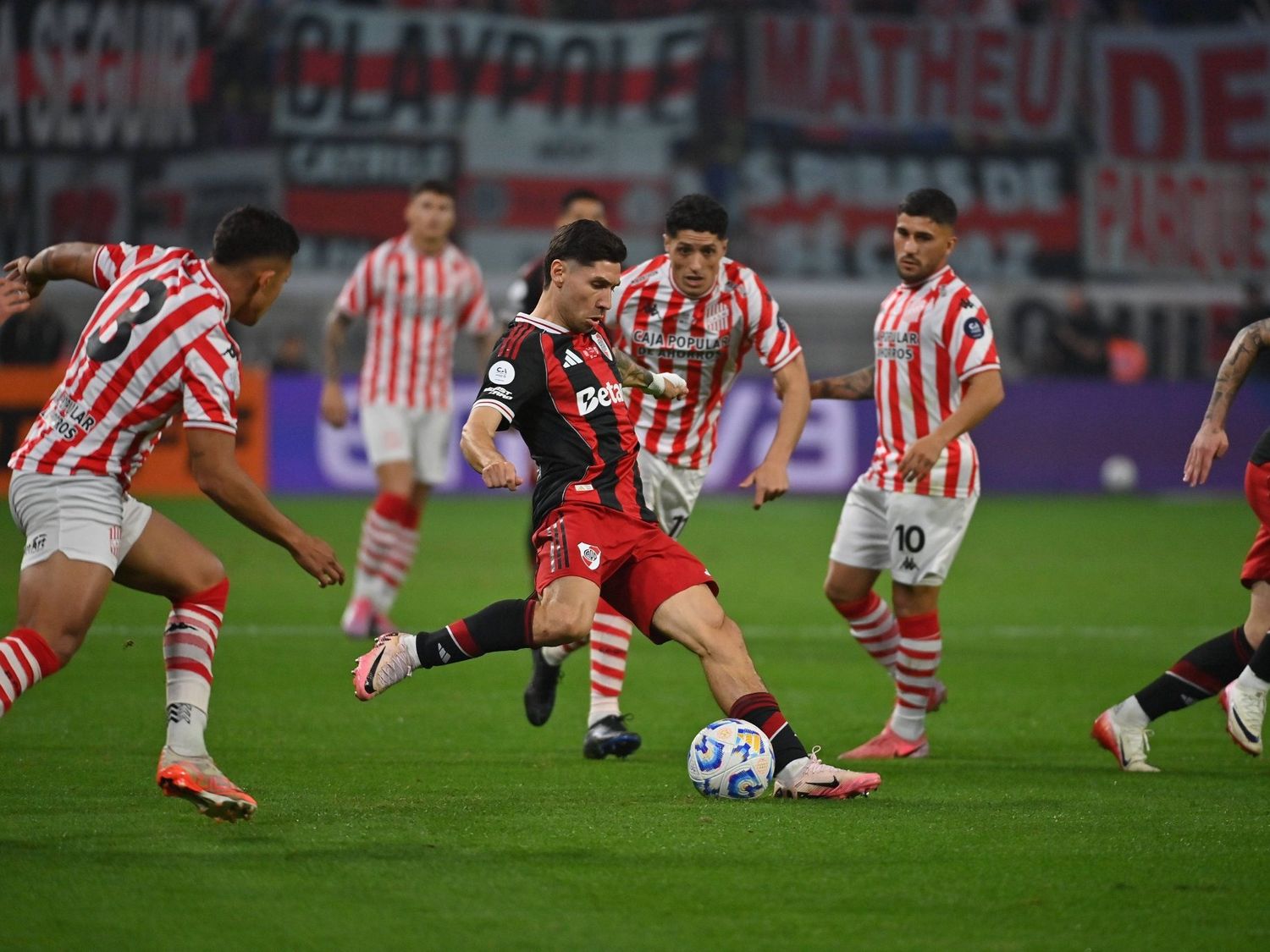River no tuvo problemas para meterse en los octavos