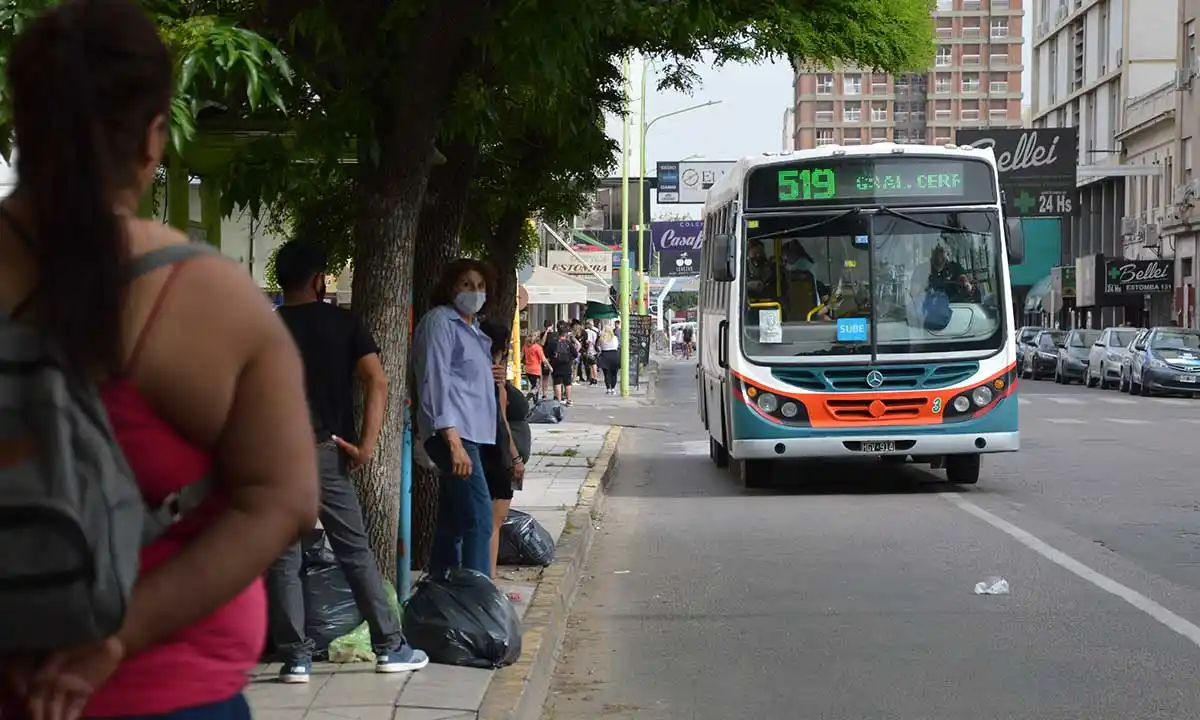 Empresas de colectivos suspenden servicios desde este jueves a las 22 
