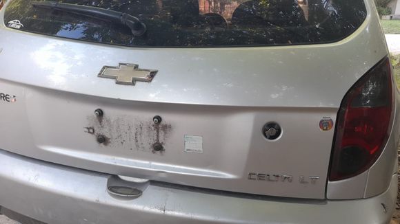 Le robaron las patentes del auto, quiso radicar la denuncia, no se la tomaron y denunciará a la policía