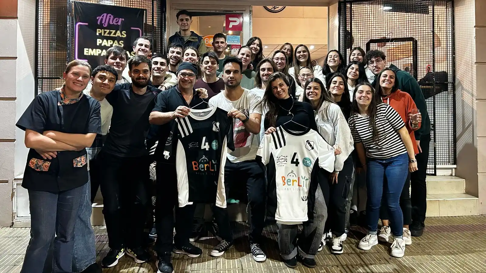 Juventud Unida avanza con el vóley.