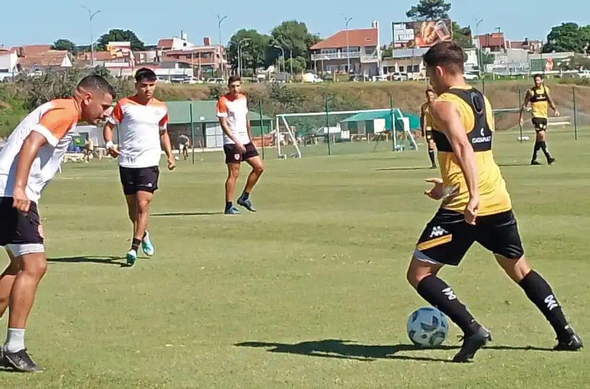 A la espera de refuerzos, Aldosivi disputó su primer amistoso