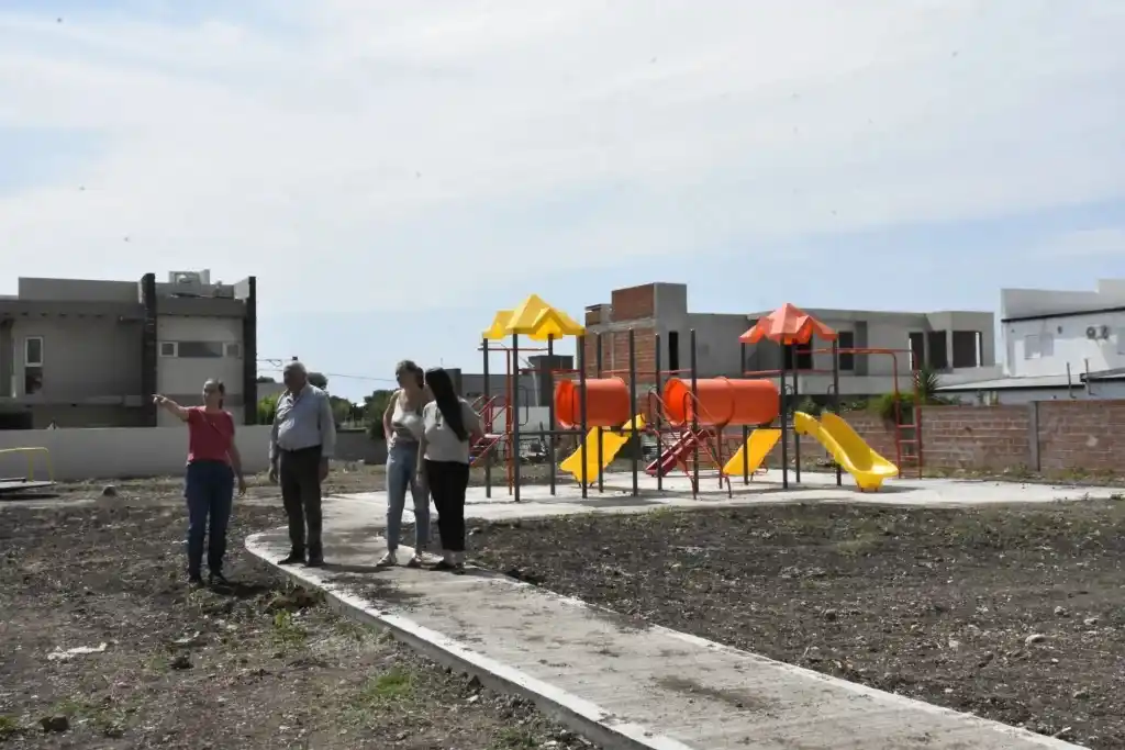 Crespo avanza con la puesta en valor de espacios verdes en el barrio La Paz