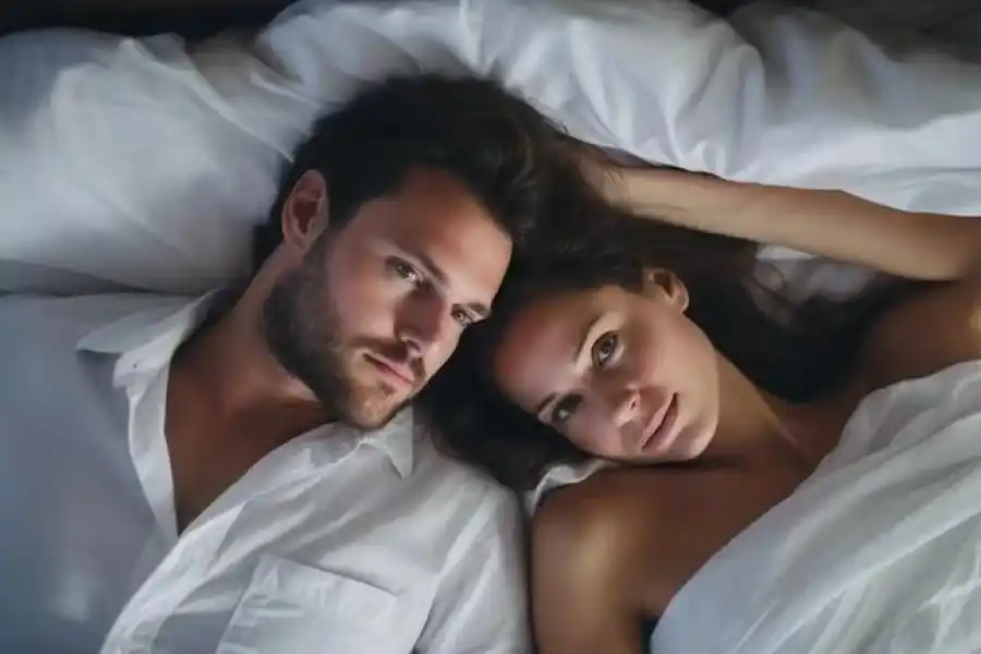 Dormir solo o con la pareja, ¿qué es mejor para tener un sueño reparador?