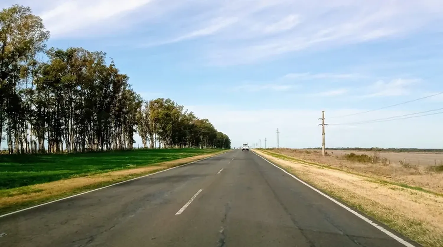 Ruta 14: atacaron a "gomerazos" un auto e hirieron a la conductora