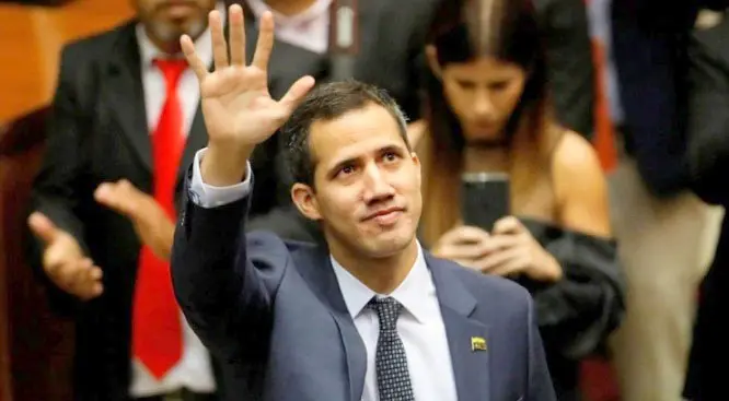 Juan Guaidó debe asumir la presidencia de Venezuela