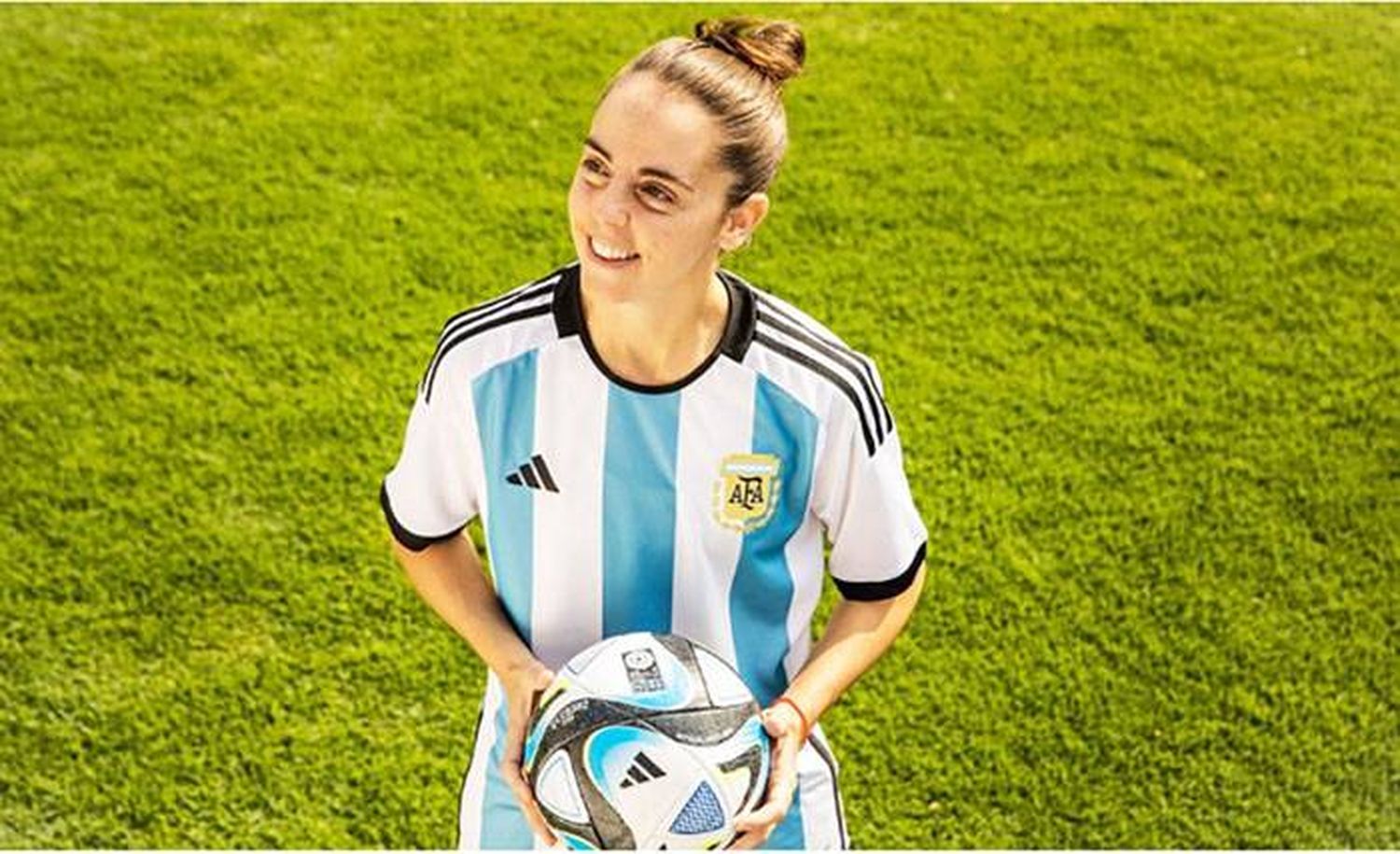 Se presentó �SOceaunz⬝, la pelota oficial del próximo mundial femenino