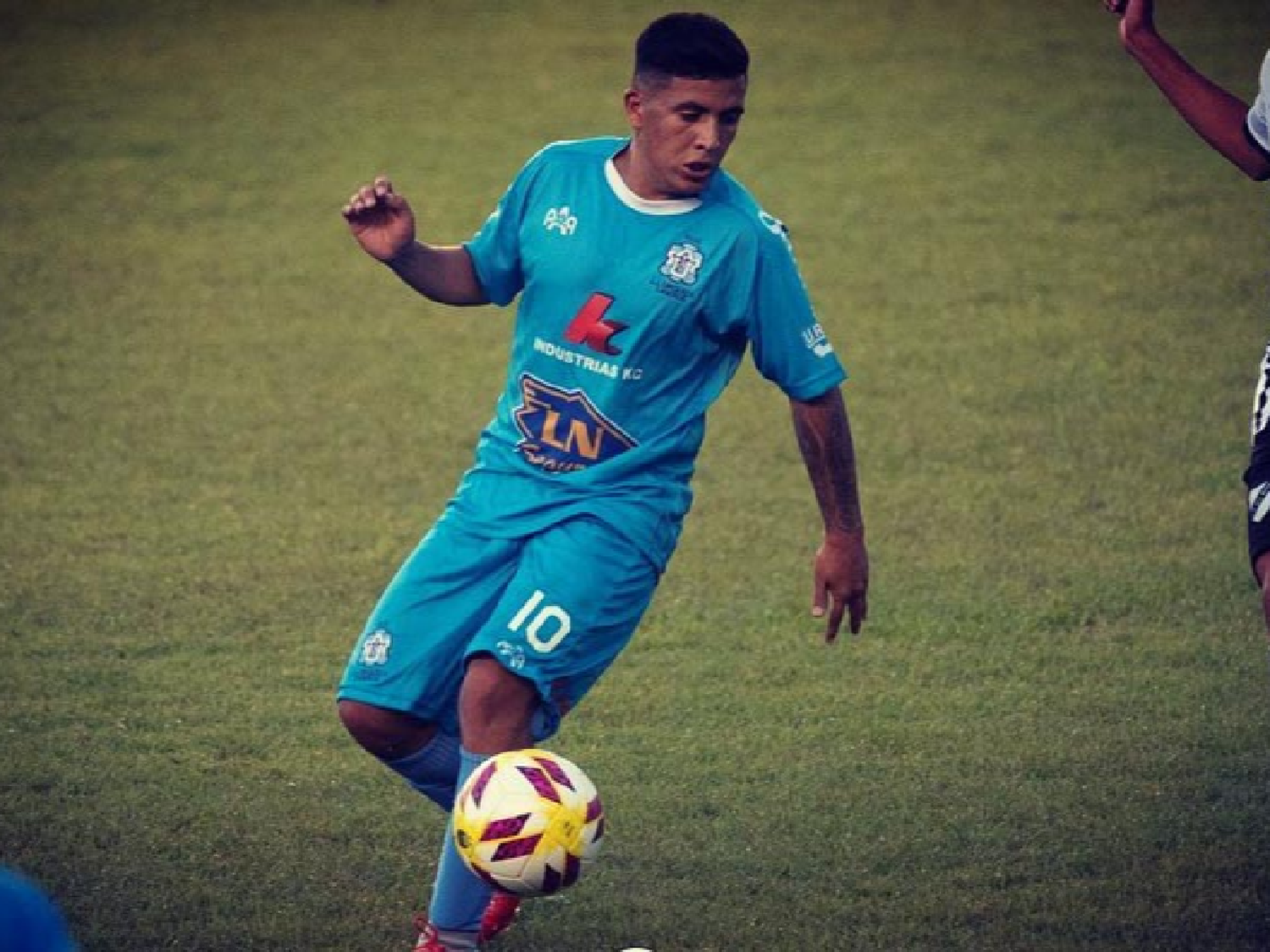 Miguel Escobar, otro volante para Sportivo