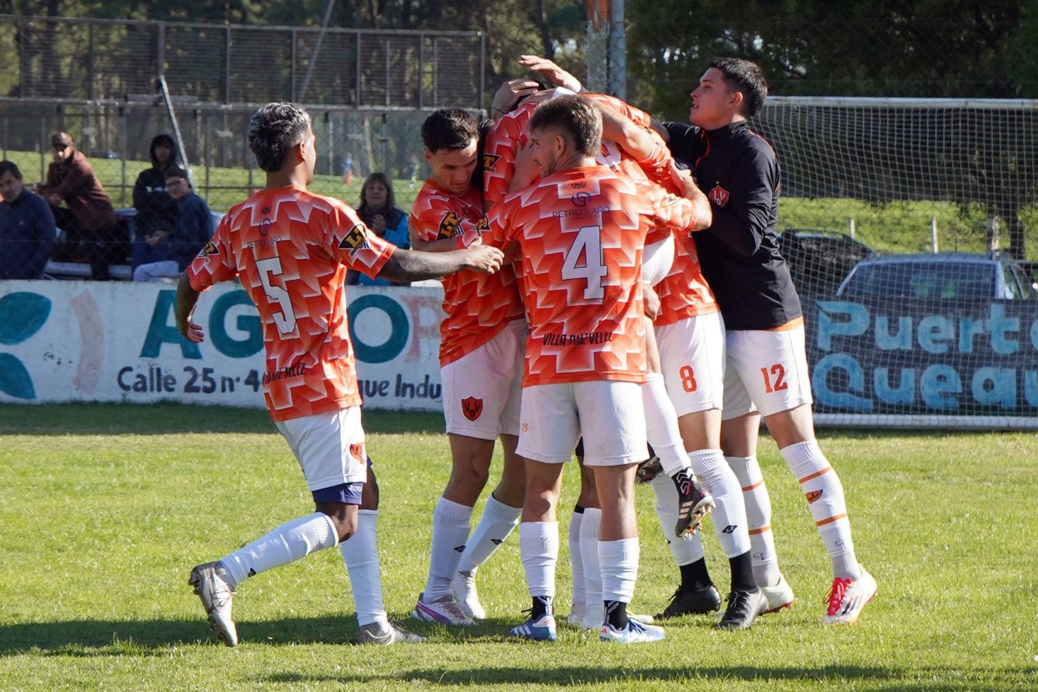 Villa Díaz Vélez volvió al triunfo ante Rivadavia
