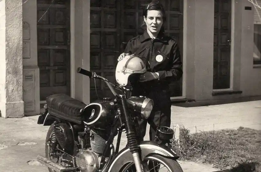 La marplatense que logró ser la primera inspectora de tránsito motorizada del país durante la dictadura