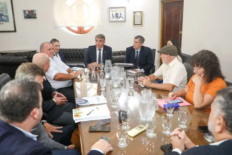 Provincia continúa las negociaciones con los gremios estatales