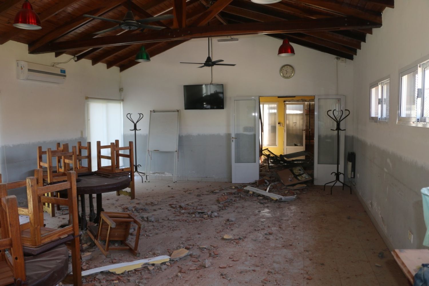 Tras el choque, desde la Asociación de Sordos evaluarán las pérdidas materiales 
