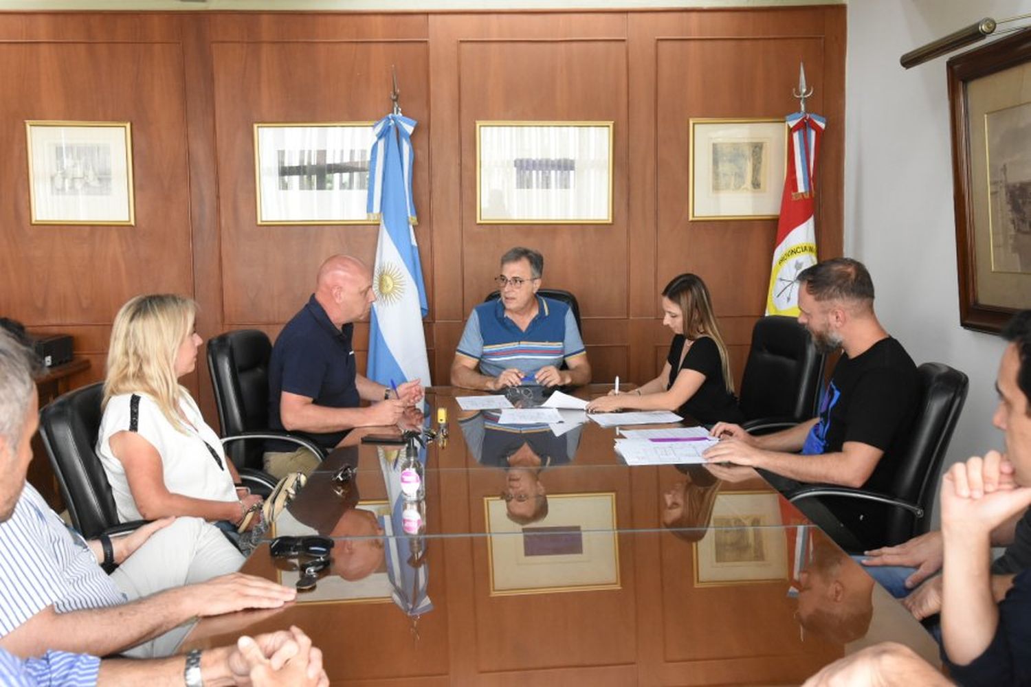En el despacho del intendente Luis Castellano,