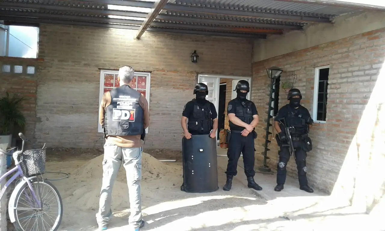 Policía secuestró marihuana y cocaína en Franck