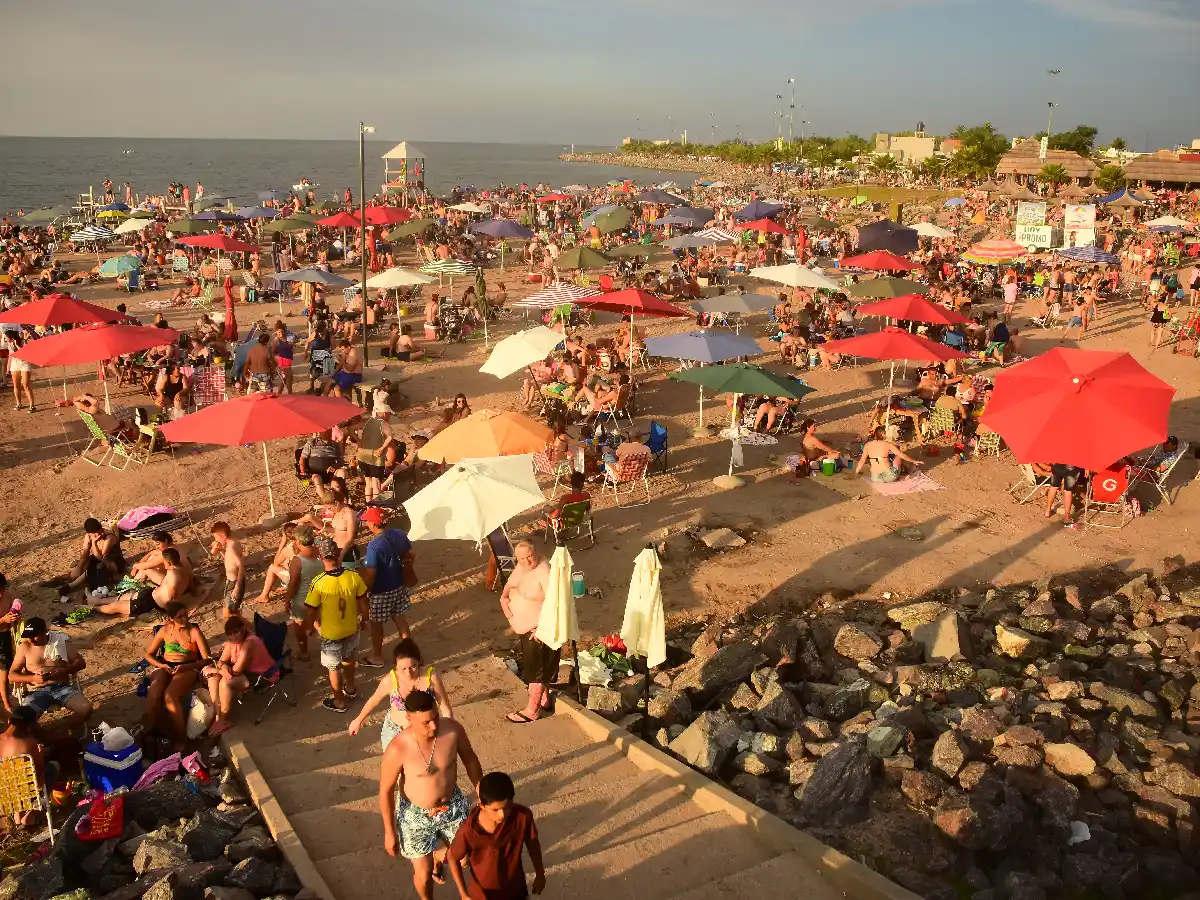 Por el impuesto al dólar, crece el turismo en nuestra Miramar 