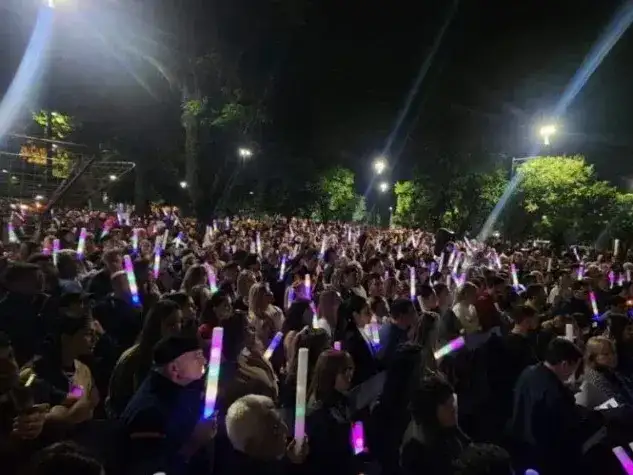Una movilización que reunió a cientos de tucumanos concluyó con la presentación de un petitorio por la situación del servicio eléctrico en la provincia.