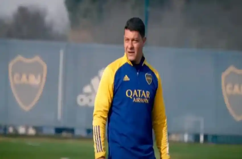 Crisis en Boca: Battaglia dirigió la práctica tras reunirse con Riquelme en Ezeiza