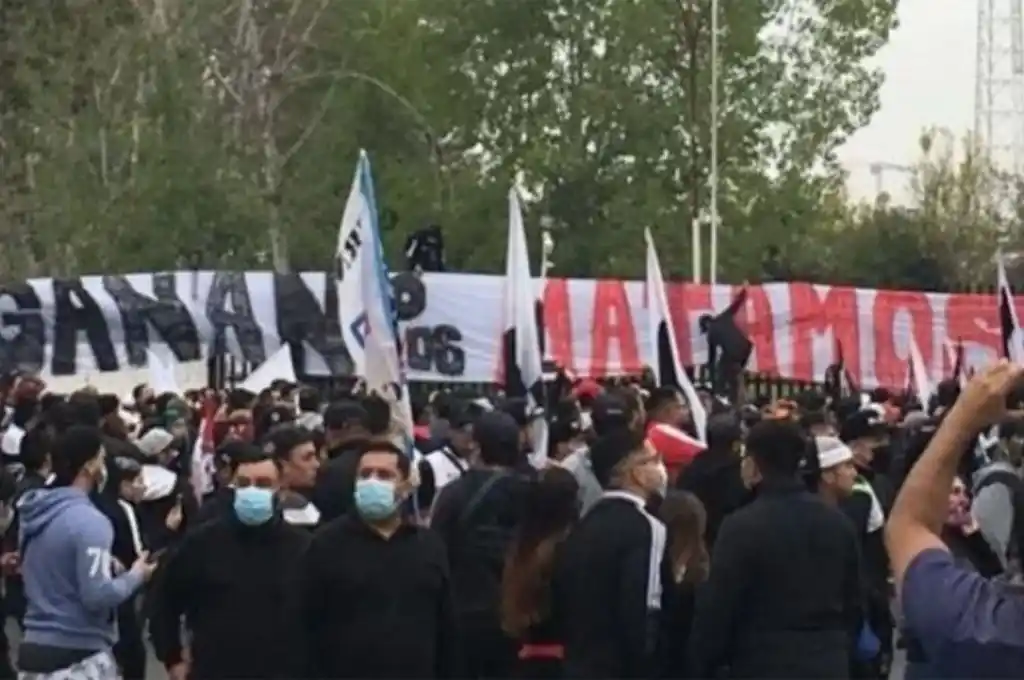 Hinchas de Colo-Colo amenazaron de muerte a los jugadores si no ganan un partido