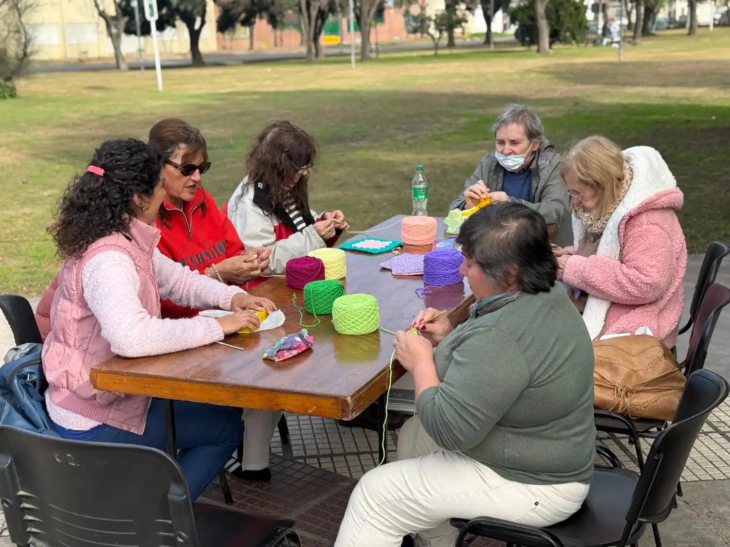 Voluntarias se sumaron a la movida solidaria en el Parque de la Niñez.
