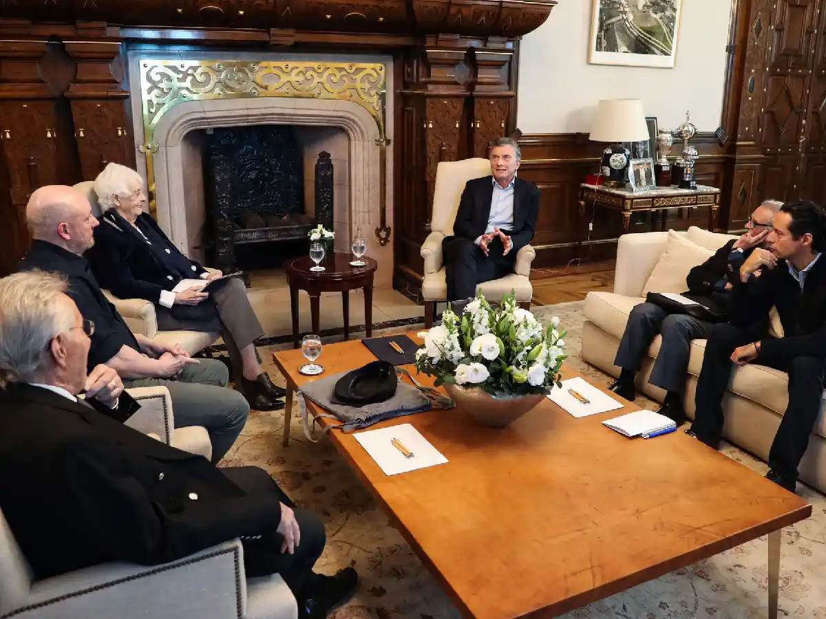 "La inflación va a ir bajando de a poco", le dijo Macri a un grupo de intelectuales