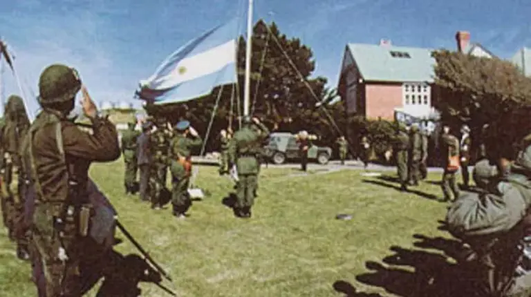 Cómo fue el desembarco en las Islas Malvinas del 2 de abril de 1982 y qué pasó los días anteriores