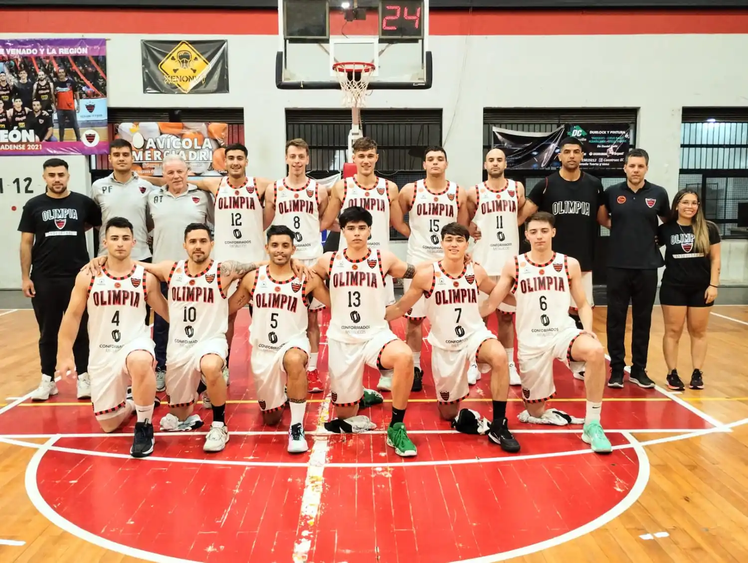 El "Rojo" de barrio San Martín ganó y quedó a un paso de semifinales. Foto: Fabián Gallego