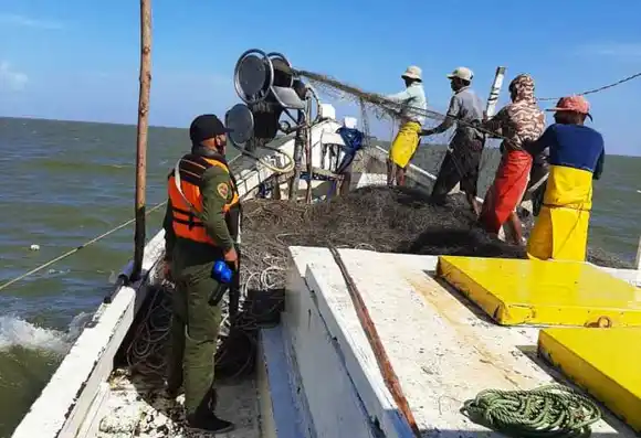 Se les agota la comida a pescadores de Guyana detenidos en Venezuela