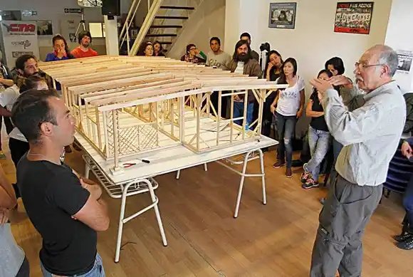 Presentación y ronda de diálogo sobre construcción con tierra cruda