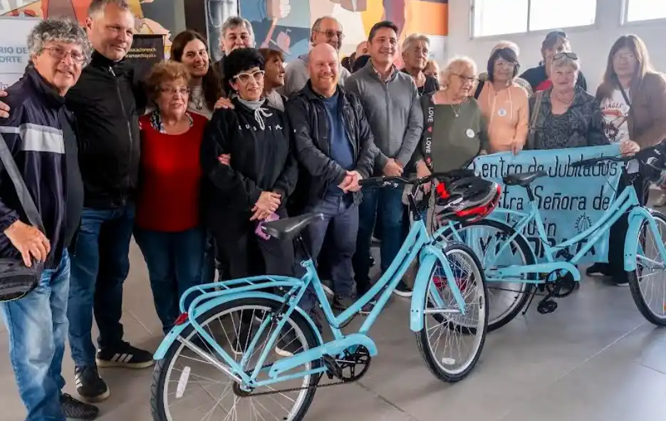 Las bicicletas serán destinadas a cinco centros de jubilados del distrito.