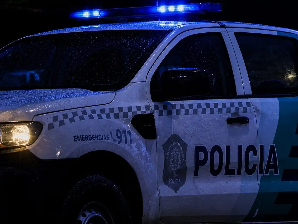 El sargento, que pertenecía al servicio externo de la Comisaría Quinta de Florencio Varela, recibió un impacto de bala en la cabeza y cayó abatido en el cumplimiento del deber.