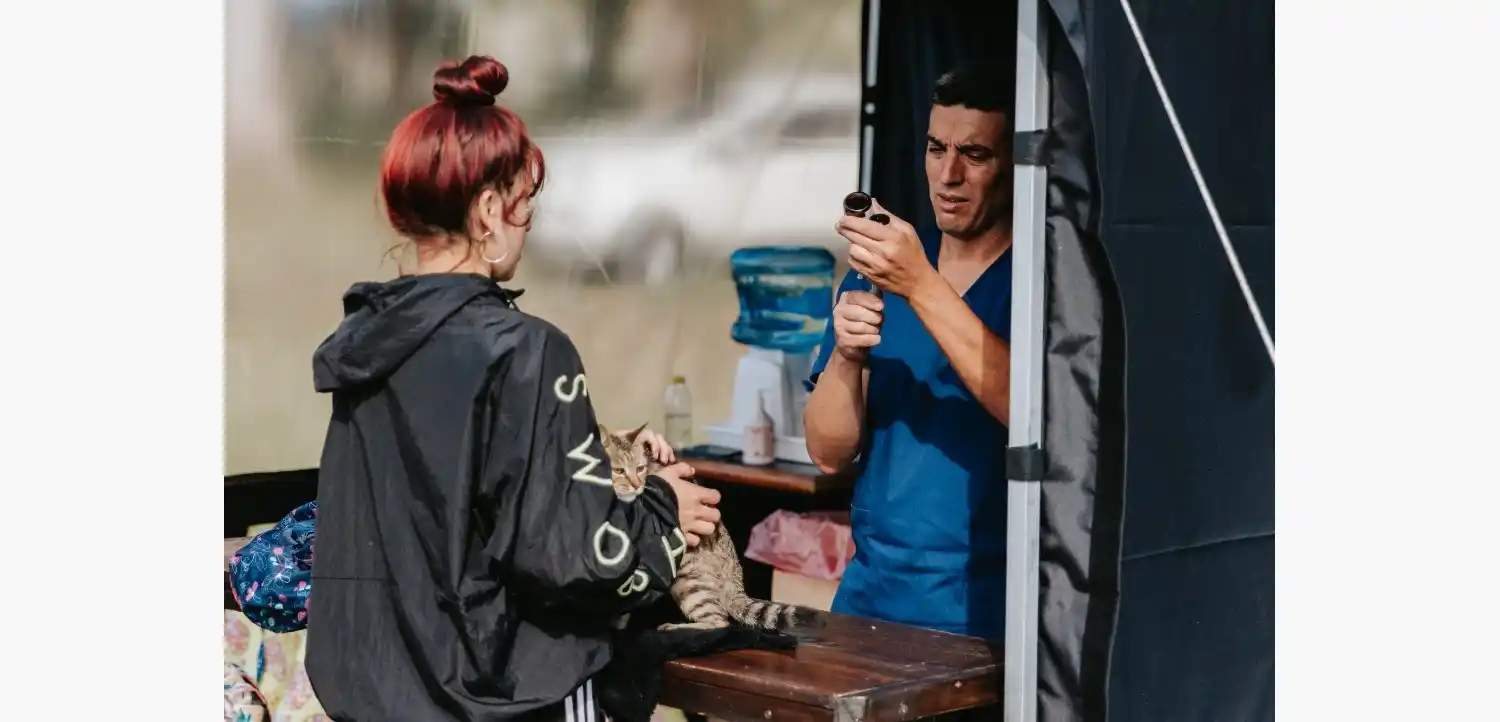 Más de 100 castraciones y más de 300 aplicaciones de vacunas y desparasitarios para perros y gatos se realizaron este sábado en un predio de Mario Bravo al 3800.