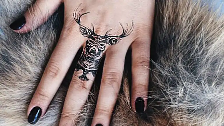 Una app anticipa cómo quedarán los tatuajes