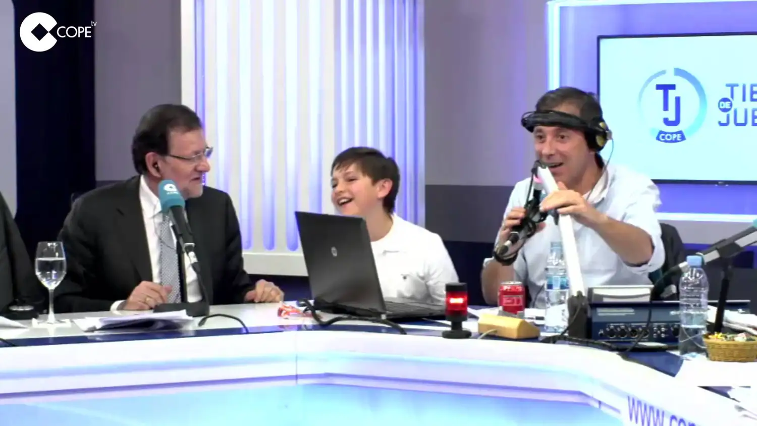 El coscorrón de Mariano Rajoy a su hijo de 10 años en un programa en vivo