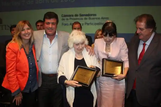 Senado bonaerense distinguió a 800 mujeres, entre ellas, a la madre y hermana de Cristina