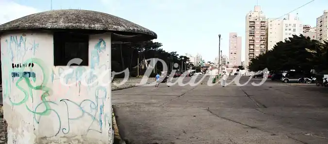 La falta de control transforma al playón del Casino en tierra de nadie